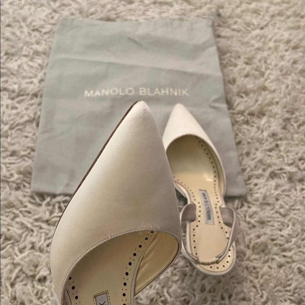 Manolo Blahnik White Slingback Kitten Heel - Picture 10 of 14